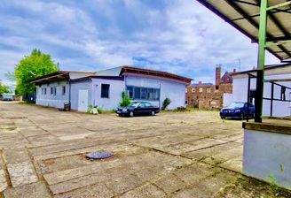 Innenhof-  Gewerbe Hallen