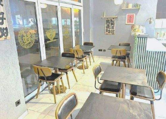 Teilan. lalo + Schaufenster und Kreuzung