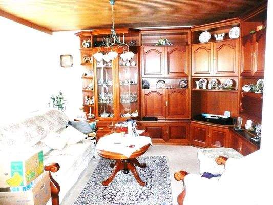 Mobiliar im Wohnzimmer vorhanden 