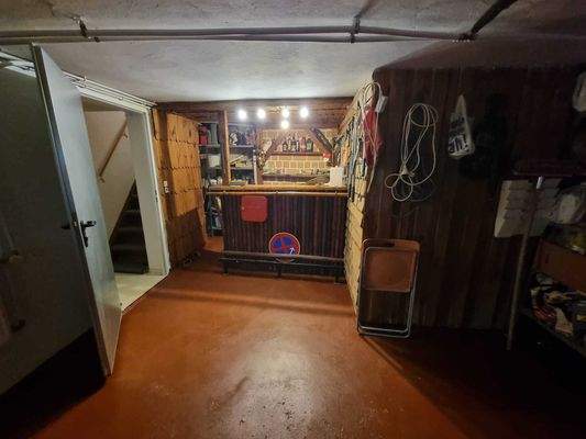 Party u Hobbyraum im Keller