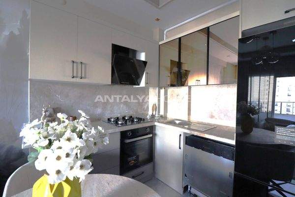 Modern Flats Rich Featured Complex Close to the Sea in Mersin