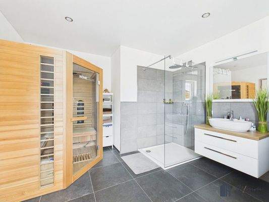 Badezimmer / infrarotsauna