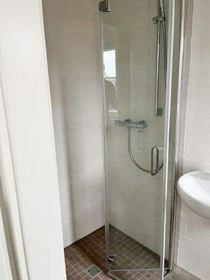 Gäste WC mit Dusche 