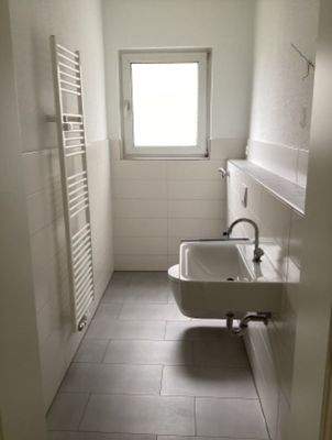 Gäste-WC mit Waschmaschinenanschluss