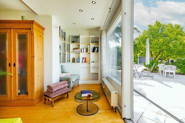 Wohnung 1: Wohnzimmer Balkonaustritt