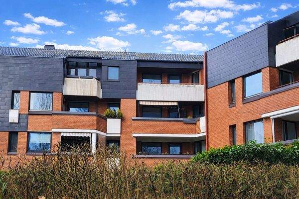 Außenansicht mit Balkon