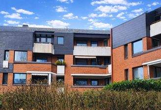 Außenansicht mit Balkon