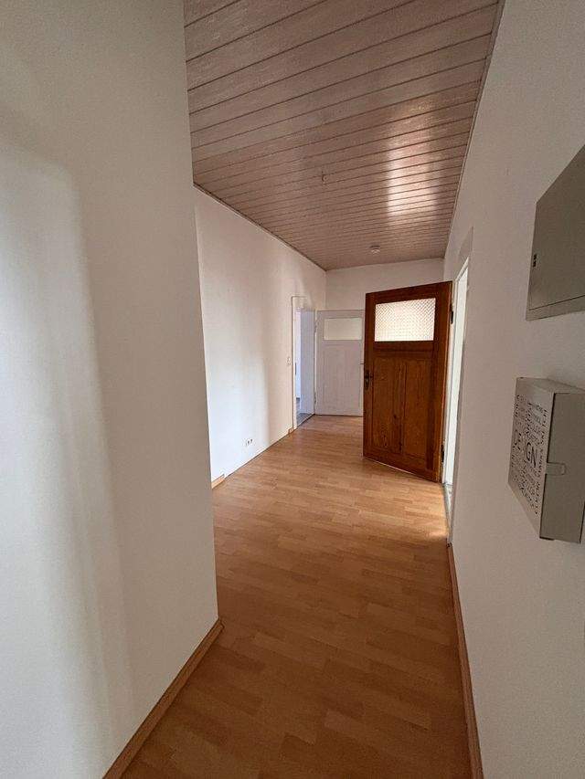 Warme 4-Zimmer-Erdgeschosswohnung mit 111qm Wohnfläche - Photo 1