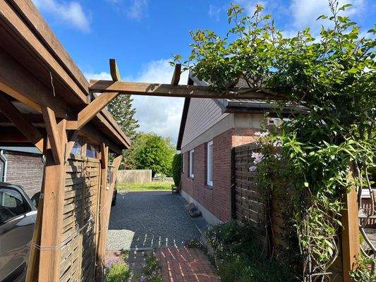 6-Blick-Garten-Richtung-Auffahrt