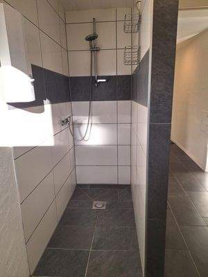 Großer Duschbereich