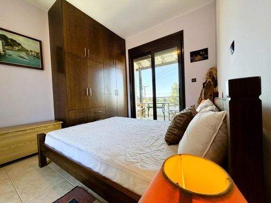 Villa mit Panoramablick auf Meer und weiße Berge auf einem 5.159 m² großen Privatgrundstück