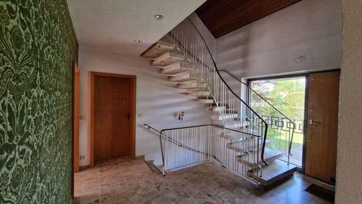 großzügiger Eingangsbereich