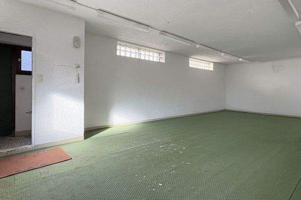 Nebengebäude - ehemaliges Hallenbad