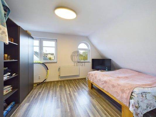 Schlaf-/Wohnzimmer DG