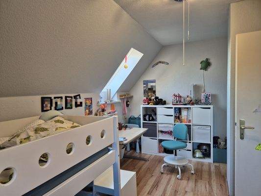 Kinderzimmer rechts.jpg