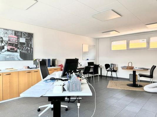 Großes Büro