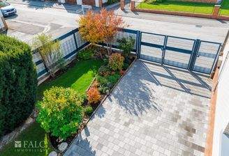 Hoftor - (KI generiert)