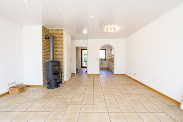 Wohnzimmer vom Garten aus.jpg
