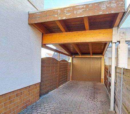 Garage mit Carport