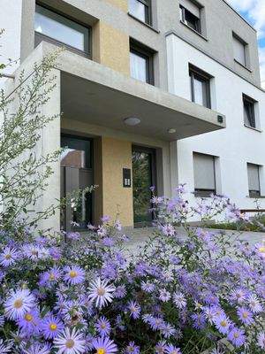 Moderne Wohnung mit Balkon