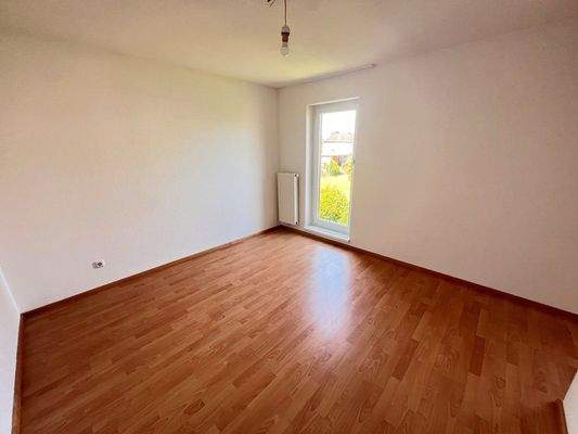 Zimmer 2 (Wohnzimmer) - (siehe Grundrissbeschreibung)