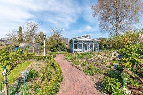 herrlich angelegter Garten