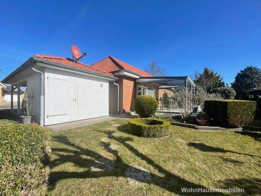 Carport und überdachte Terrasse