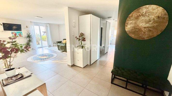 Diele mit Struktur – Privat & Offen harmonisch vereint