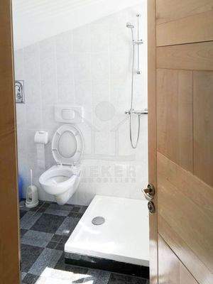 Vollständig ausgestattetes Tageslicht-Bad