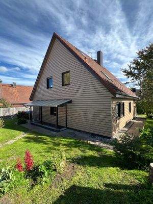 Hausrückseite mit Kellerabgang