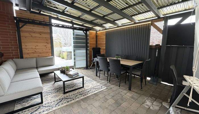 KI-Homestaging Überdachte Terrasse