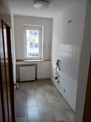 Küche mit Fenster.JPG