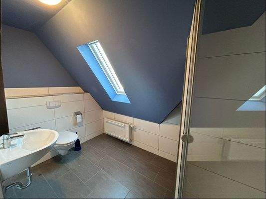 Duschbad im Dachgeschoss