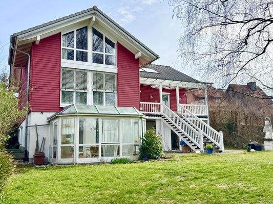 Hausansicht mit Wintergarten