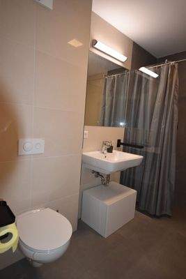 Badezimmer - Modernes und geräumiges Appartement mit großer Loggia und Bergblick