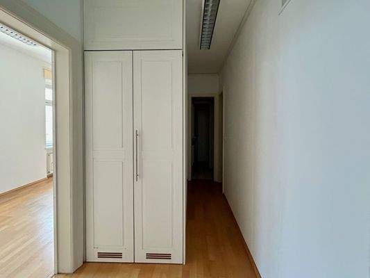 Flur zu den WC-Anlagen