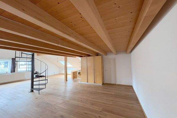 Bereich unter Galerie