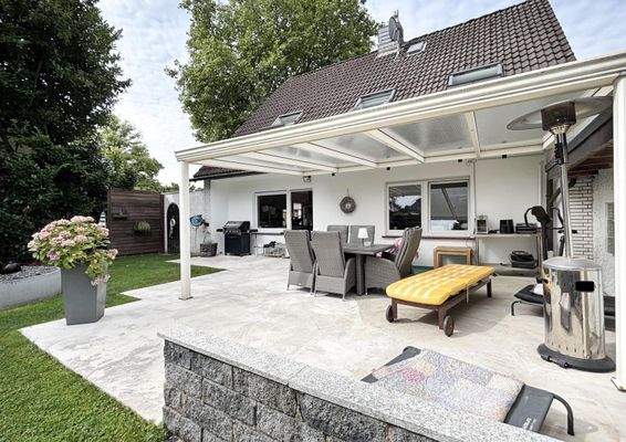 Terrasse mit Überdachung