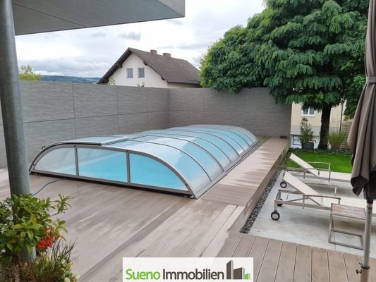 Pool mit Kuppel