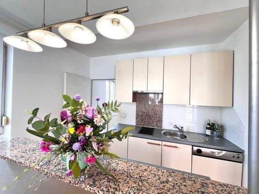 Küche mit Küchenblock