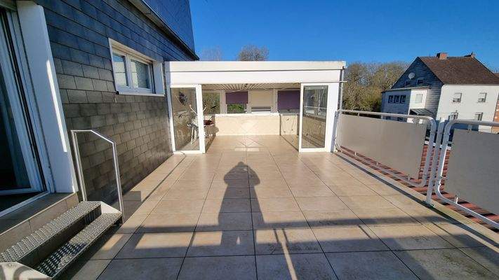 Dachterrasse mit Wintergarten