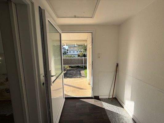 Küchenvorraum m. Terrassenausgang 