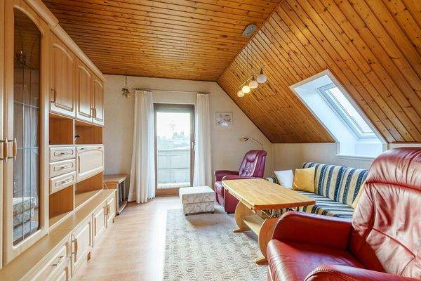 Zimmer Dachgeschoss mit Zugang zum Balkon