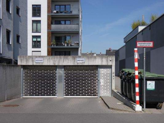 Tiefgaragen Ein- und Ausfahrt