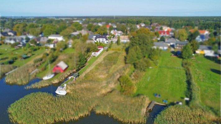 Luftbild mit Ostansicht der Immobilie