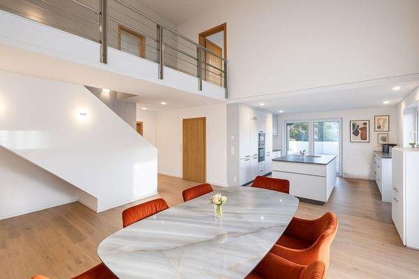 Erdgeschoss - Essbereich mit offener Küche