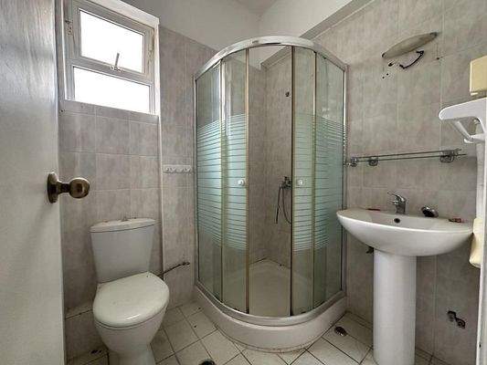 Kreta, Platanes: Hotel in Strandnähe zum Verkauf