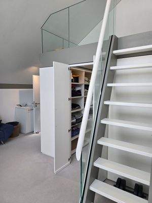 14 Kinderzimmer Bett u Ankleidezimmer