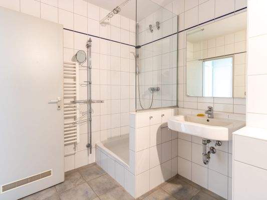 Duschbad (weitere Ansicht)