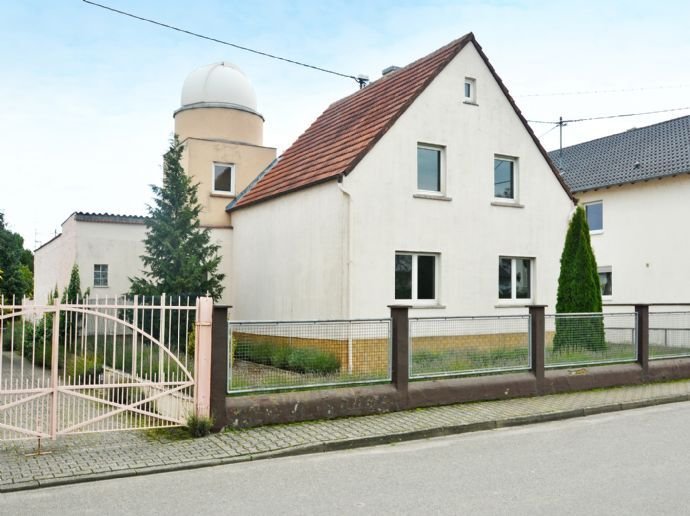 Beste Aussicht für Astro-Fans: Wohnhaus mit privater Sternwarte und großem Grundstück.